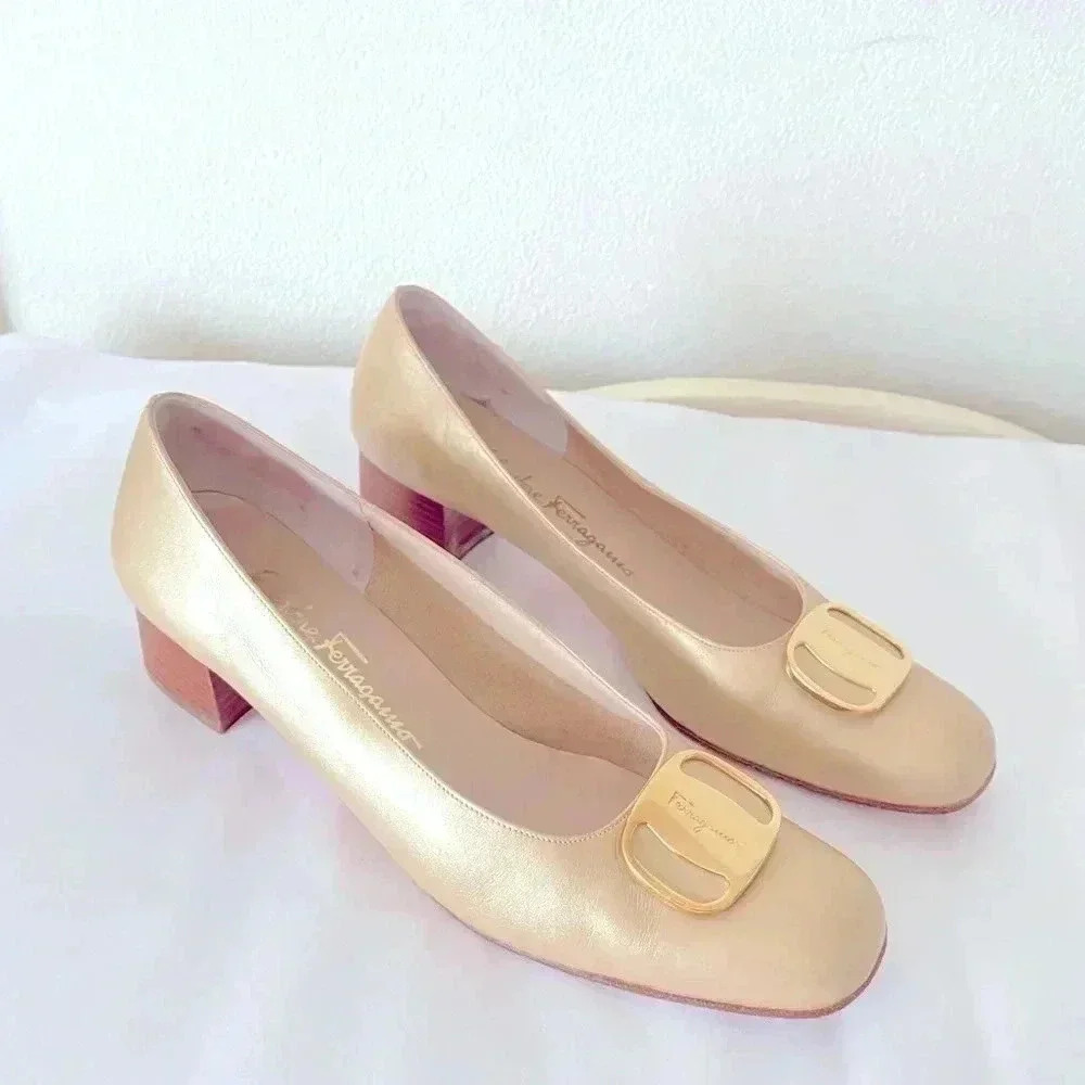 Salvatore Ferragamo Gold Emblem Round Toe Block Heel Narrow Size 8.5